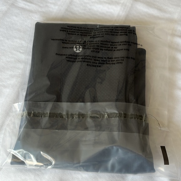 NEW Lululemon Seamlessly Street Crop Leggings in Black size 4 - Picture 12 of 12